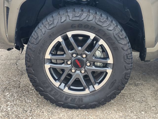 Used 2025 Toyota Tacoma TRD Sport AWD/4WD image 10