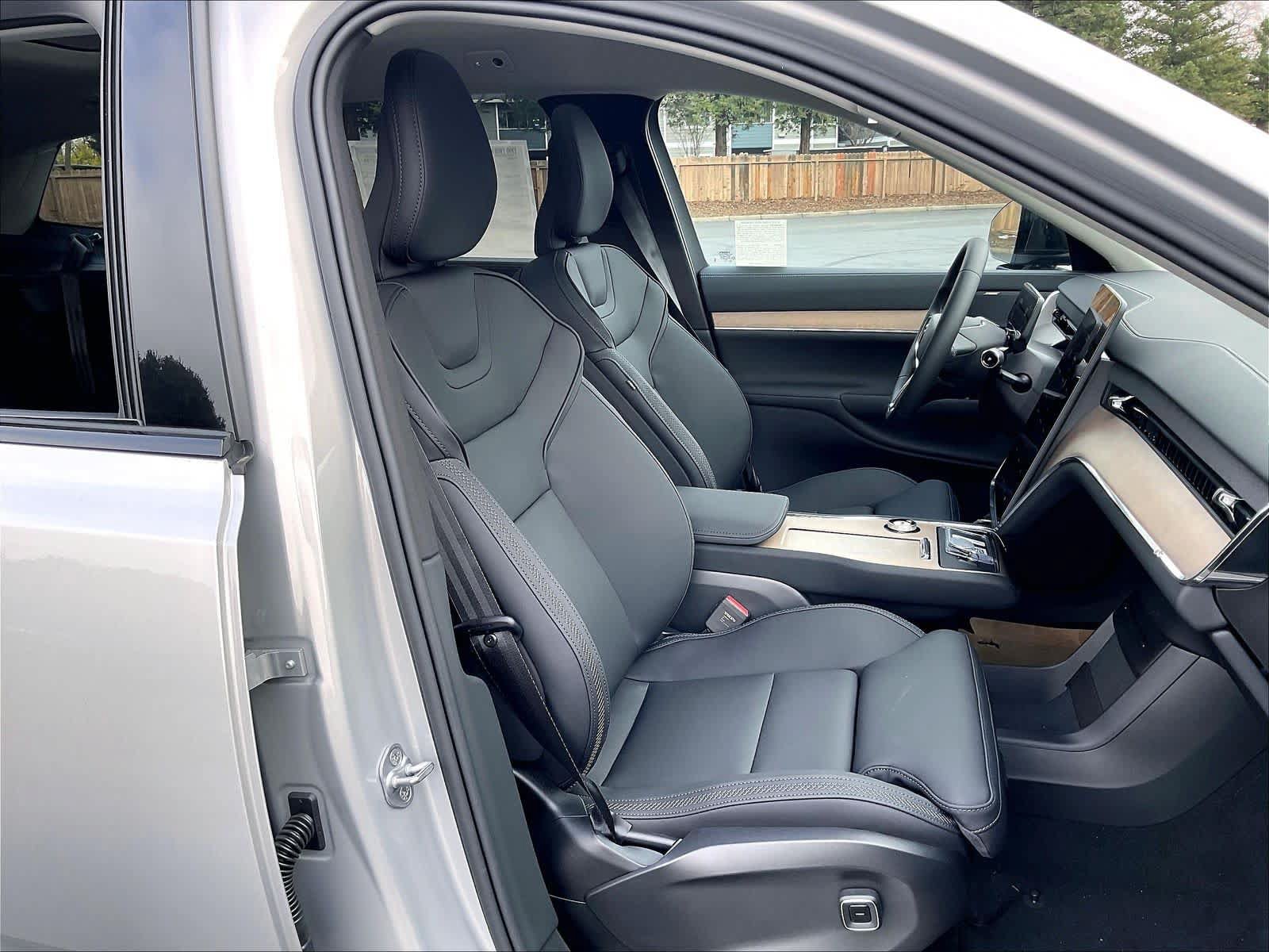 New 2025 Volvo EX90 Plus w/ Protection Package Premier AWD/4WD image 32