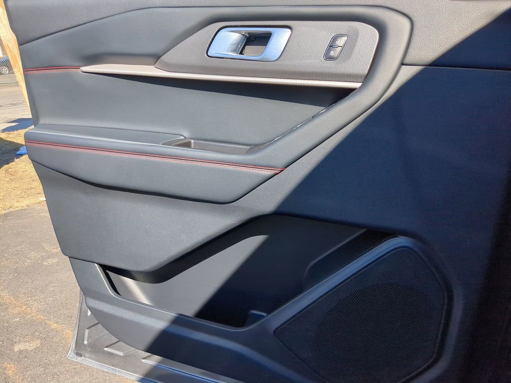 Used 2025 Ford Explorer ST-Line w/ ST-Line Street Pack image 11