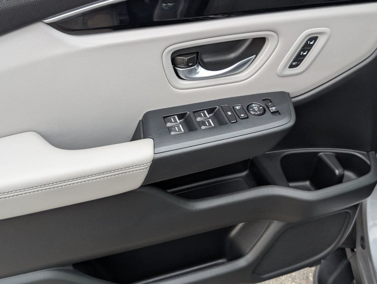 Used 2025 Honda Pilot EX-L image 16