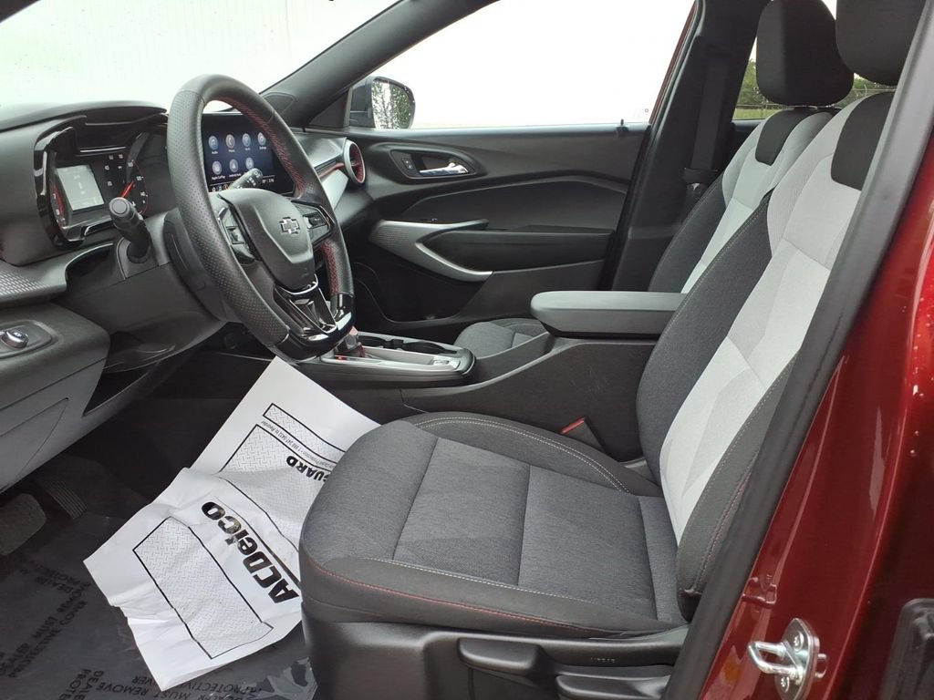 Used 2024 Chevrolet Trax RS w/ Driver Confidence Package FWD image 12