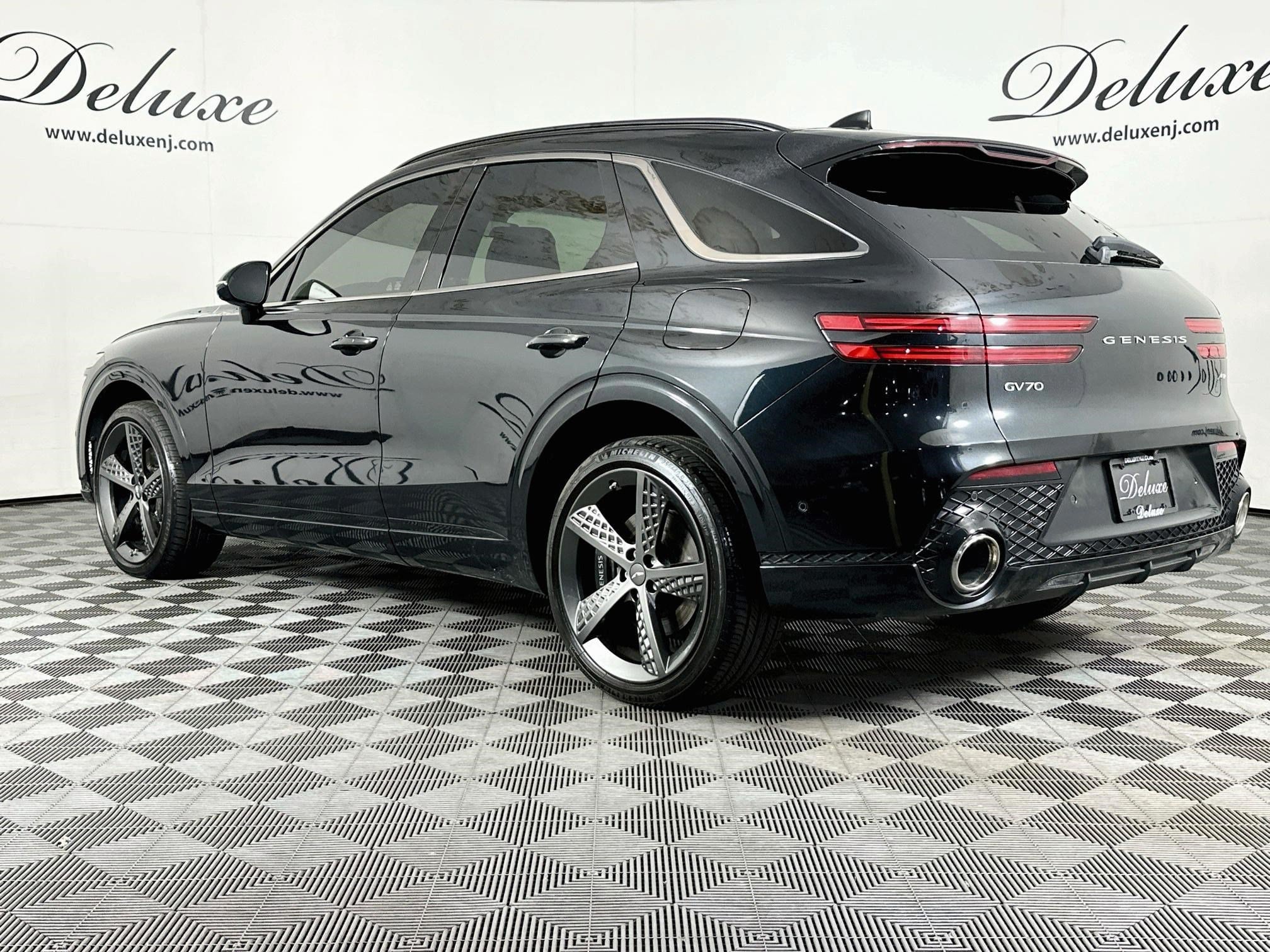 Used 2025 Genesis GV70 2.5T w/ Sport Prestige Package AWD/4WD image 4