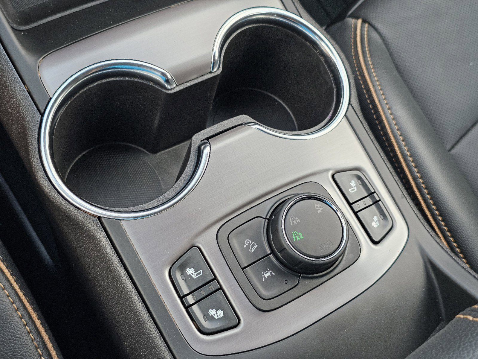 Used 2024 GMC Terrain AT4 image 26