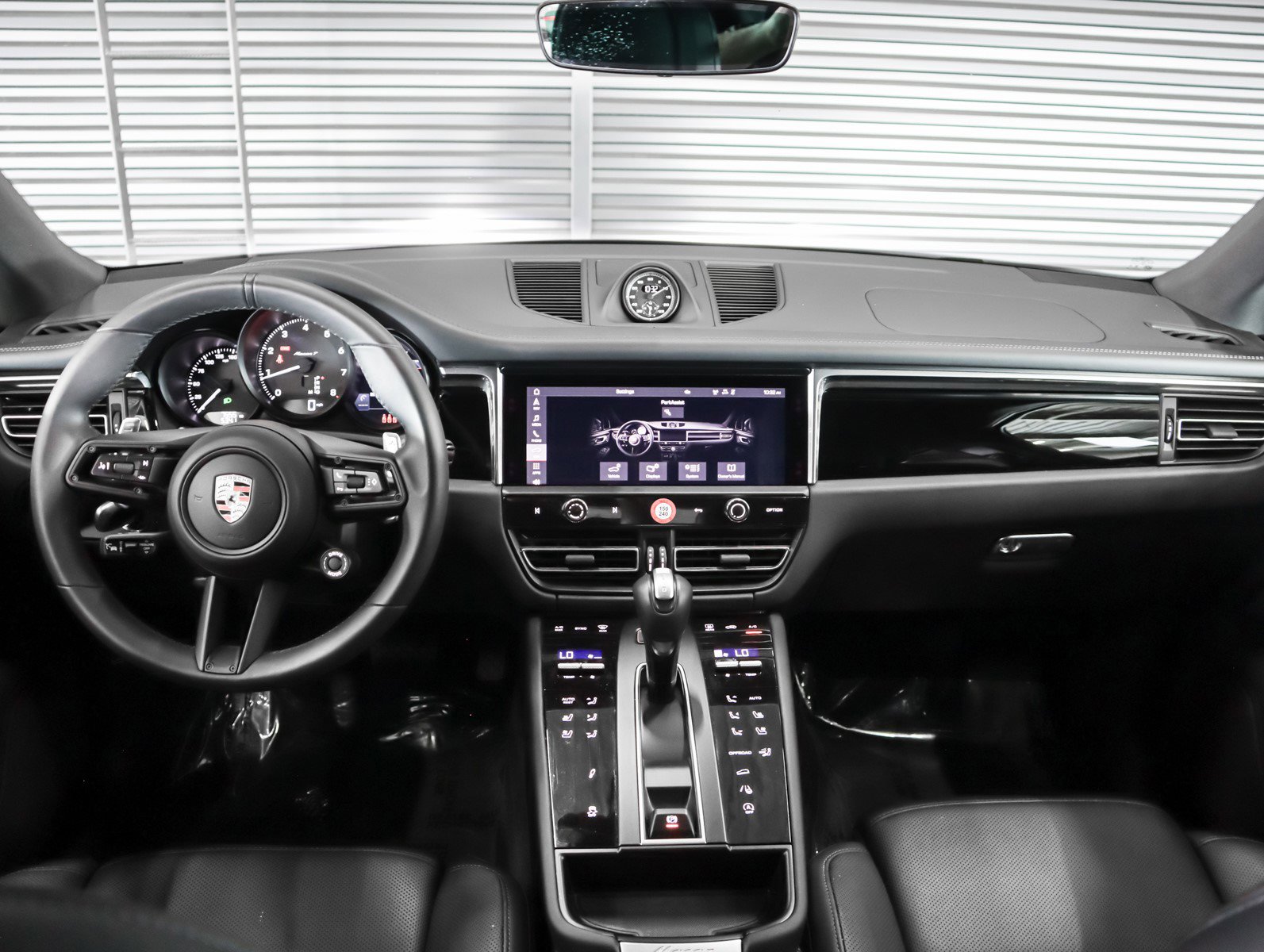 Certified 2025 Porsche Macan T image 15