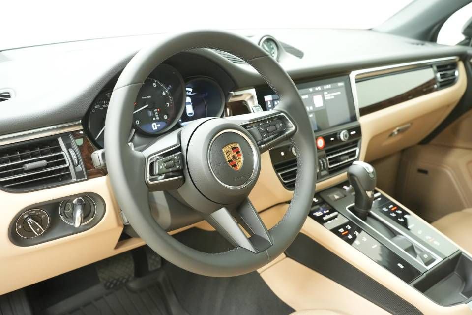 New 2026 Porsche Macan AWD/4WD image 4