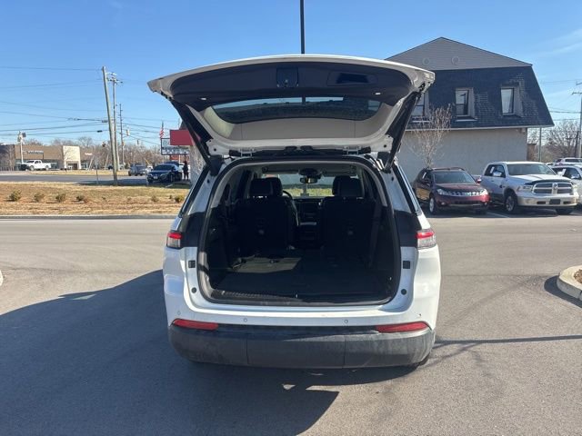 Used 2023 Jeep Grand Cherokee L Limited w/ Black Appearance Package image 9