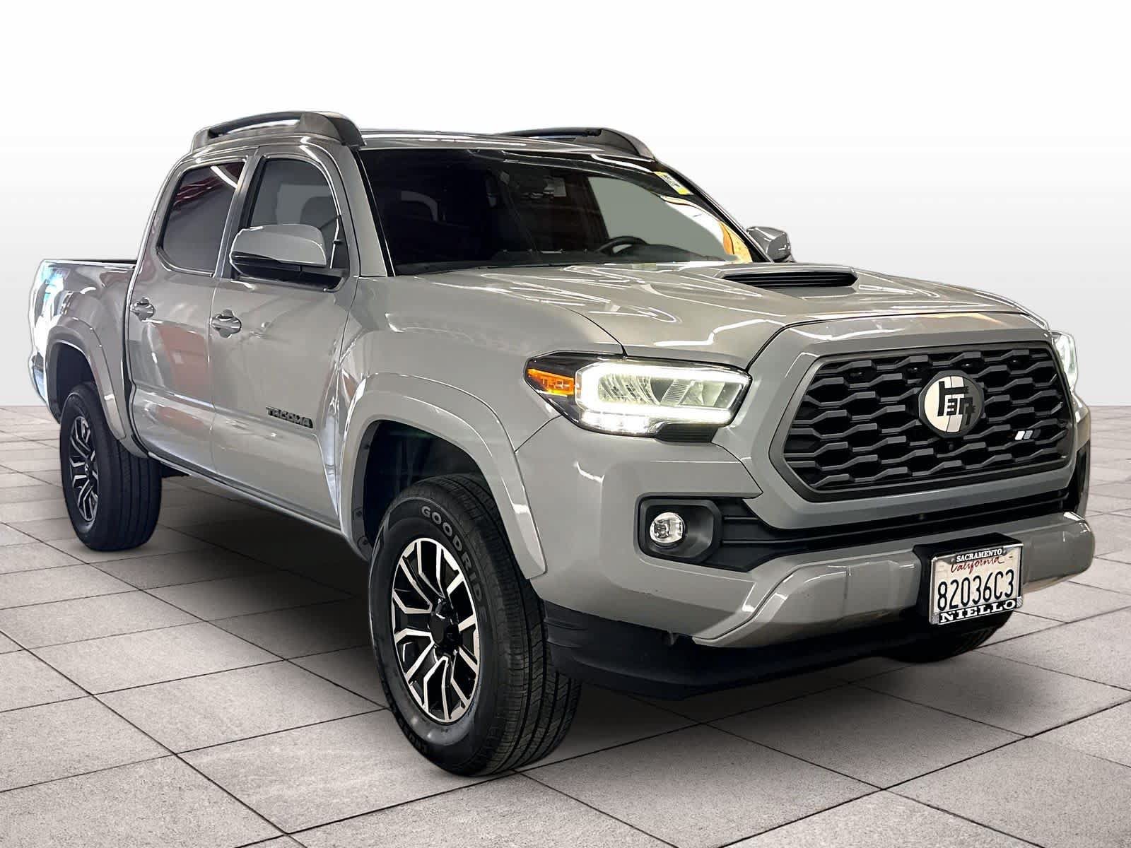 Used 2021 Toyota Tacoma TRD Sport w/ TRD Premium Sport Package AWD/4WD image 2