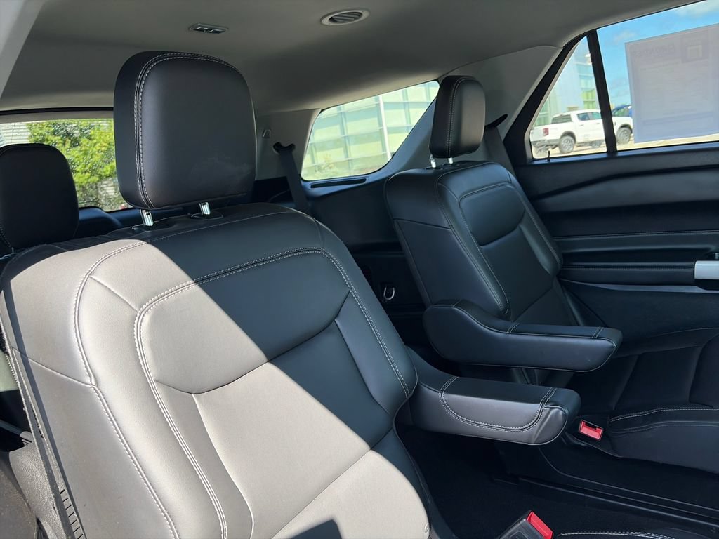Used 2024 Ford Explorer XLT w/ Equipment Group 202A AWD/4WD image 34