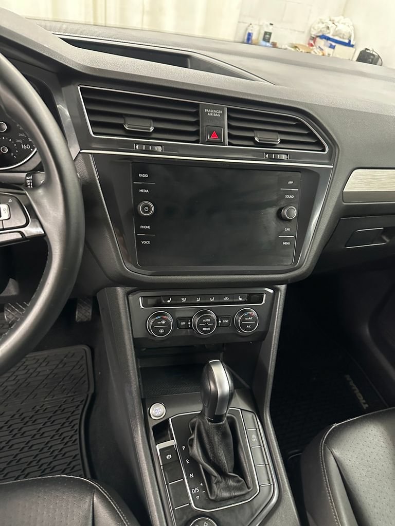 Used 2020 Volkswagen Tiguan SE w/ 3rd Row Seat Package AWD/4WD image 16