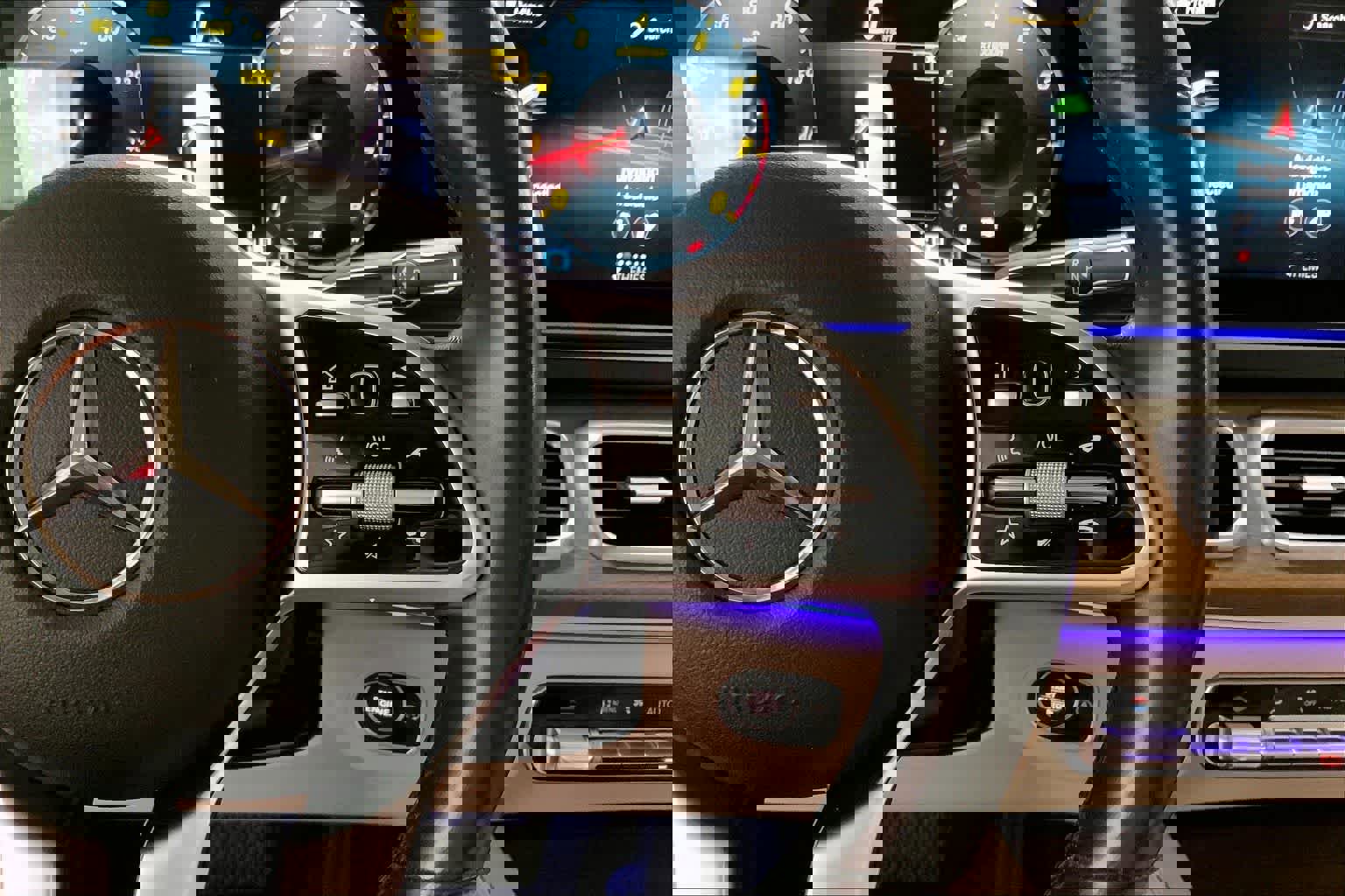 Used 2021 Mercedes-Benz GLE 350 4MATIC w/ Premium Package image 23