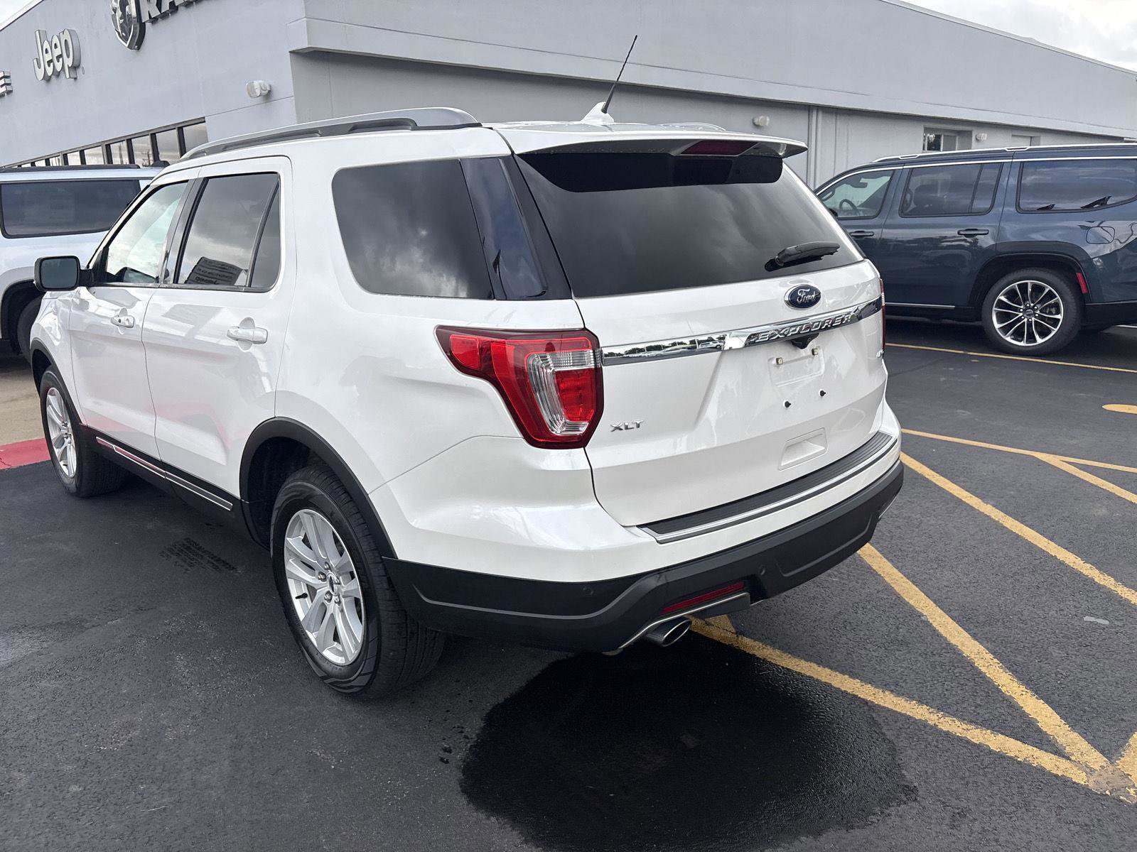 Used 2018 Ford Explorer XLT w/ Equipment Group 202A AWD/4WD image 7