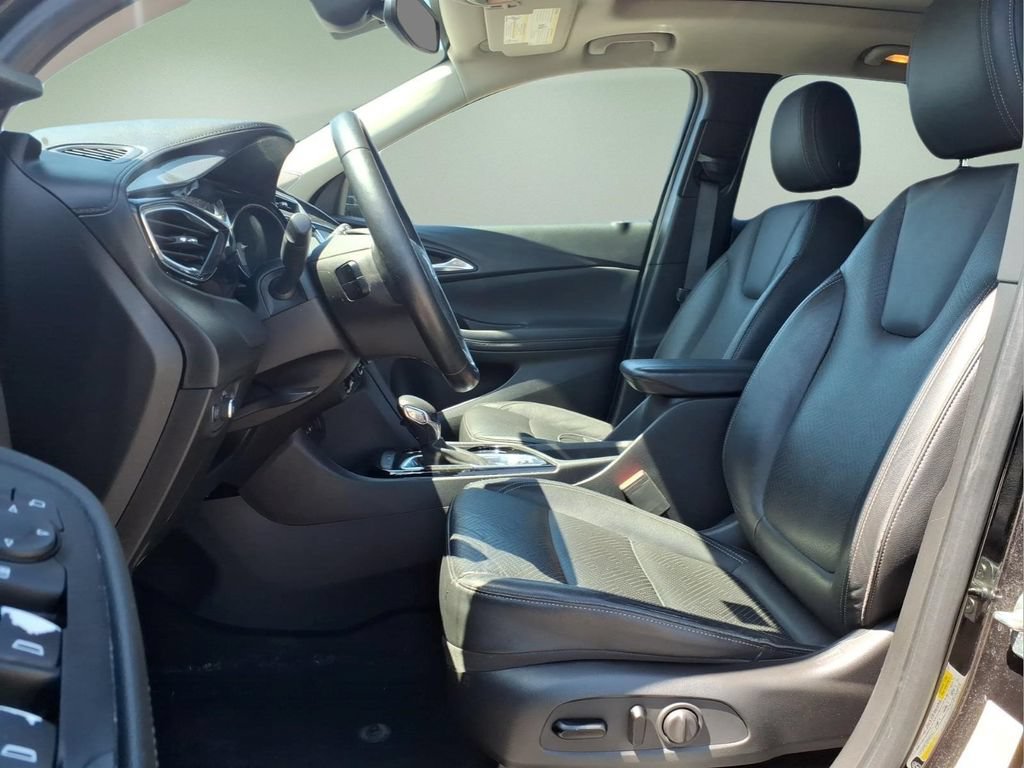 Used 2021 Buick Encore GX Essence w/ Experience Buick Package FWD image 2