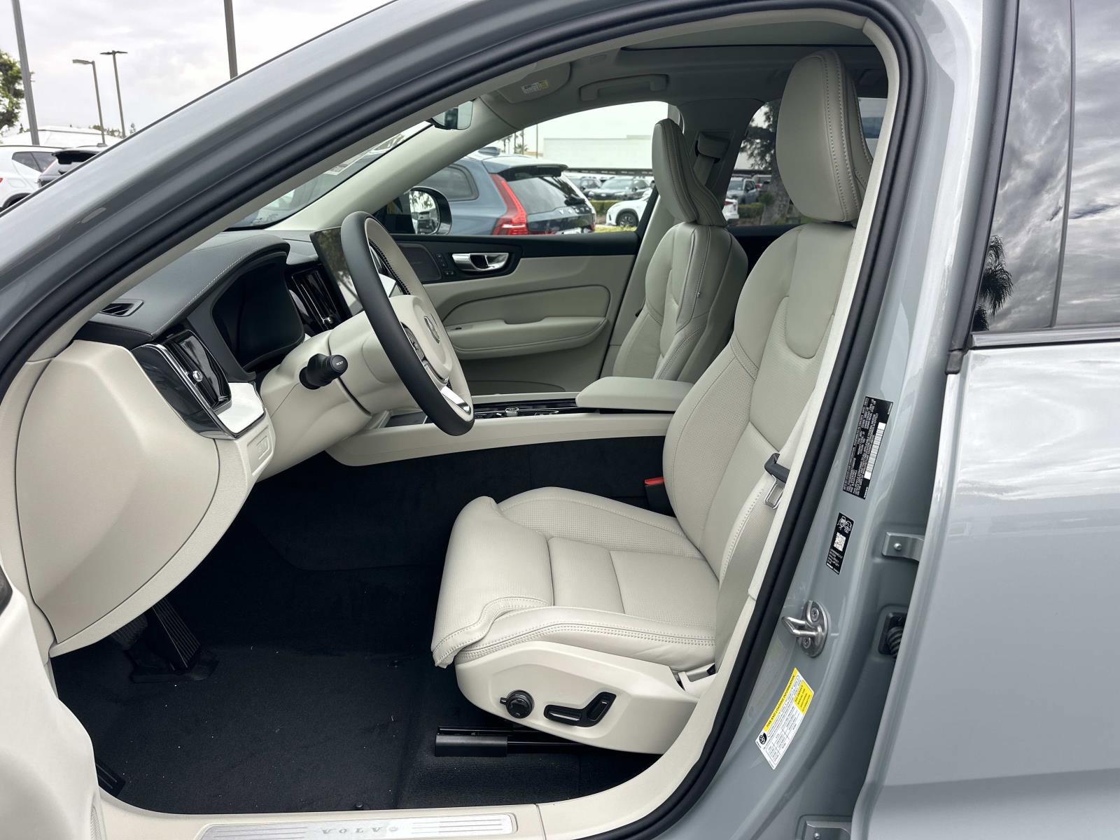 New 2026 Volvo XC60 T8 Ultra w/ Protection Package Premier AWD/4WD image 13
