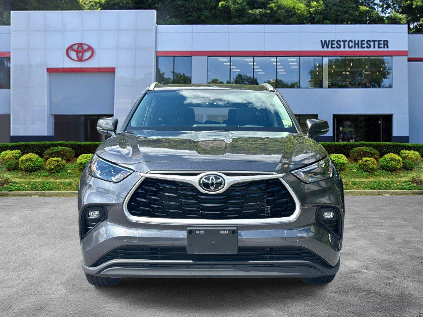 Certified 2025 Toyota Highlander XLE AWD/4WD image 2