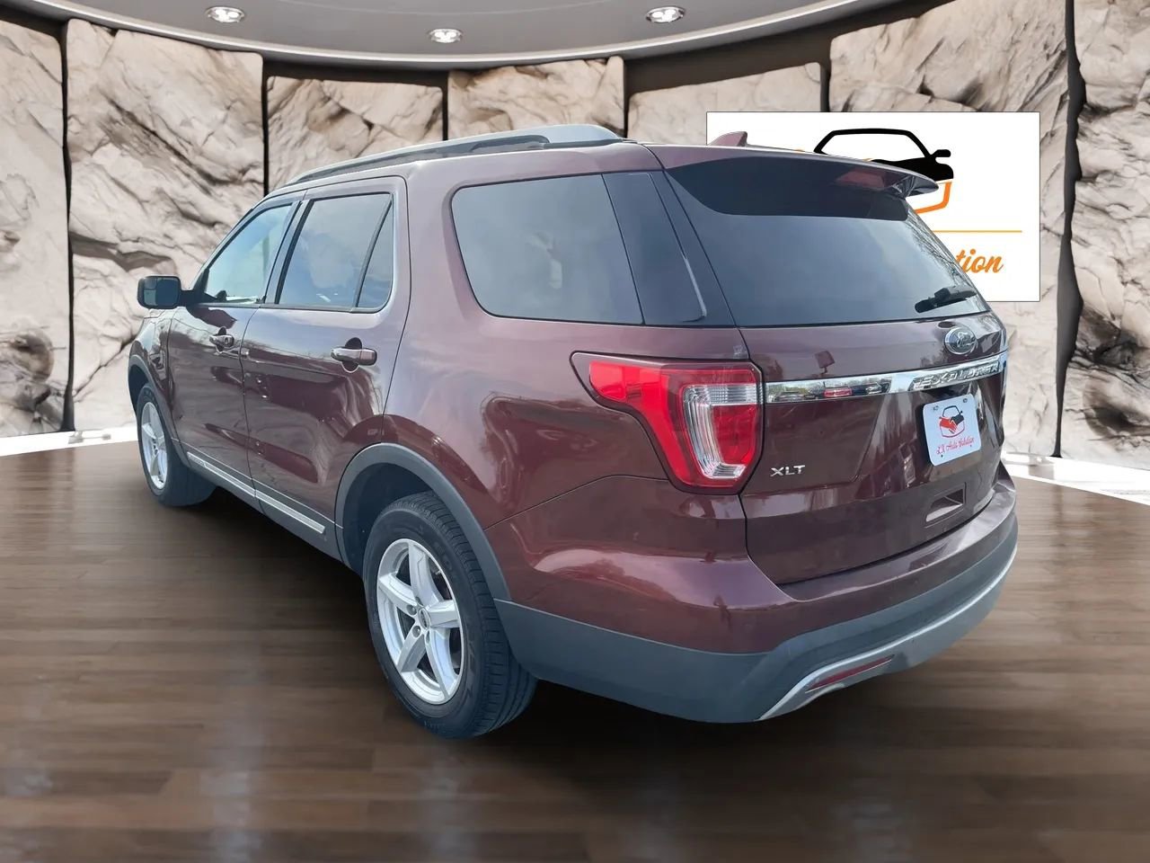 Used 2016 Ford Explorer XLT w/ Equipment Group 201A image 10