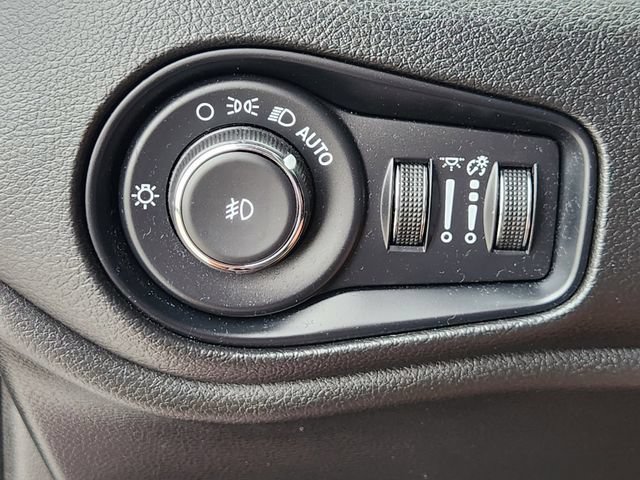 Used 2023 Jeep Renegade Latitude AWD/4WD image 21