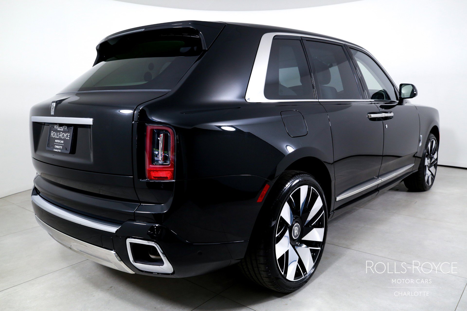 New 2026 Rolls-Royce Cullinan AWD/4WD image 2