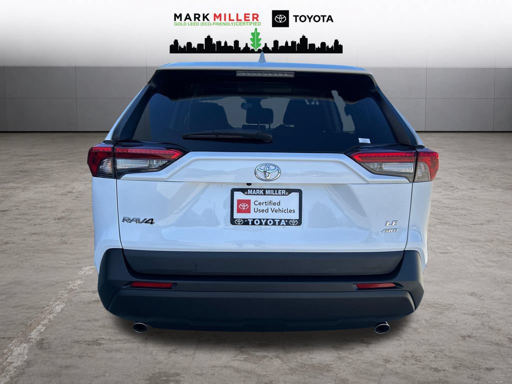 Certified 2022 Toyota RAV4 LE AWD/4WD image 4