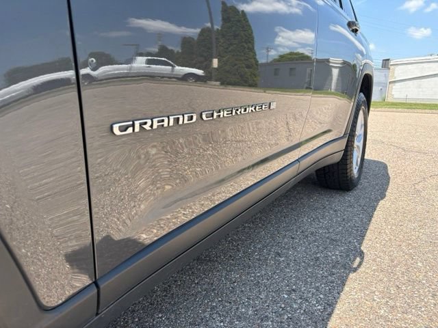 Used 2023 Jeep Grand Cherokee L Laredo w/ Luxury Tech Group I AWD/4WD image 36