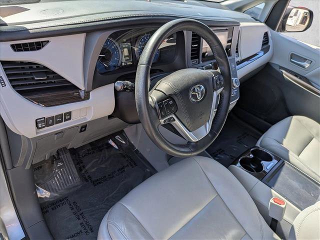 Used 2017 Toyota Sienna XLE Premium image 10