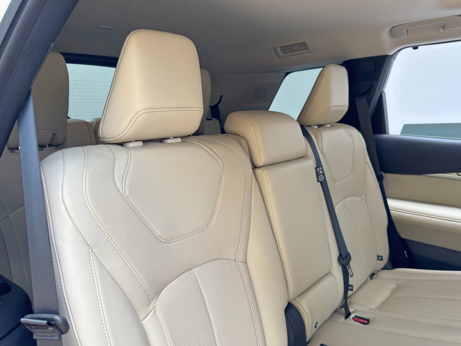 Used 2025 INFINITI QX60 Luxe FWD image 41