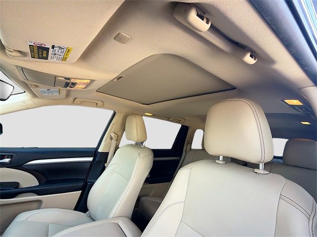 Used 2019 Toyota Highlander XLE image 27