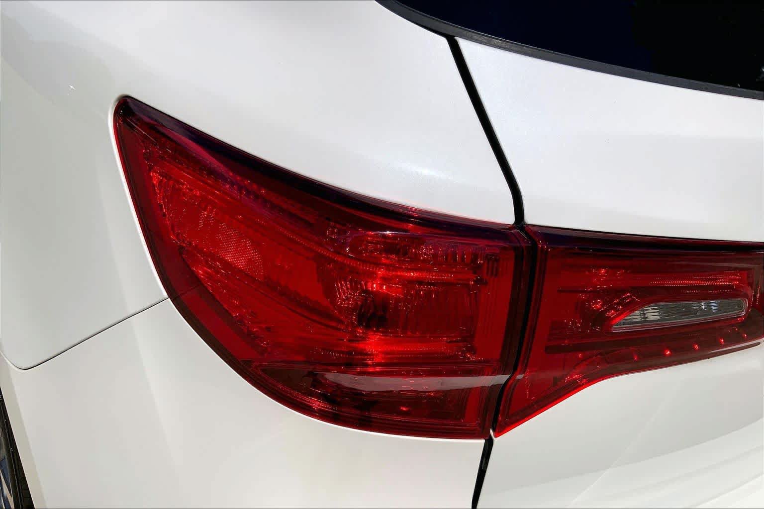 Used 2019 Acura MDX FWD w/ Advance Package image 29