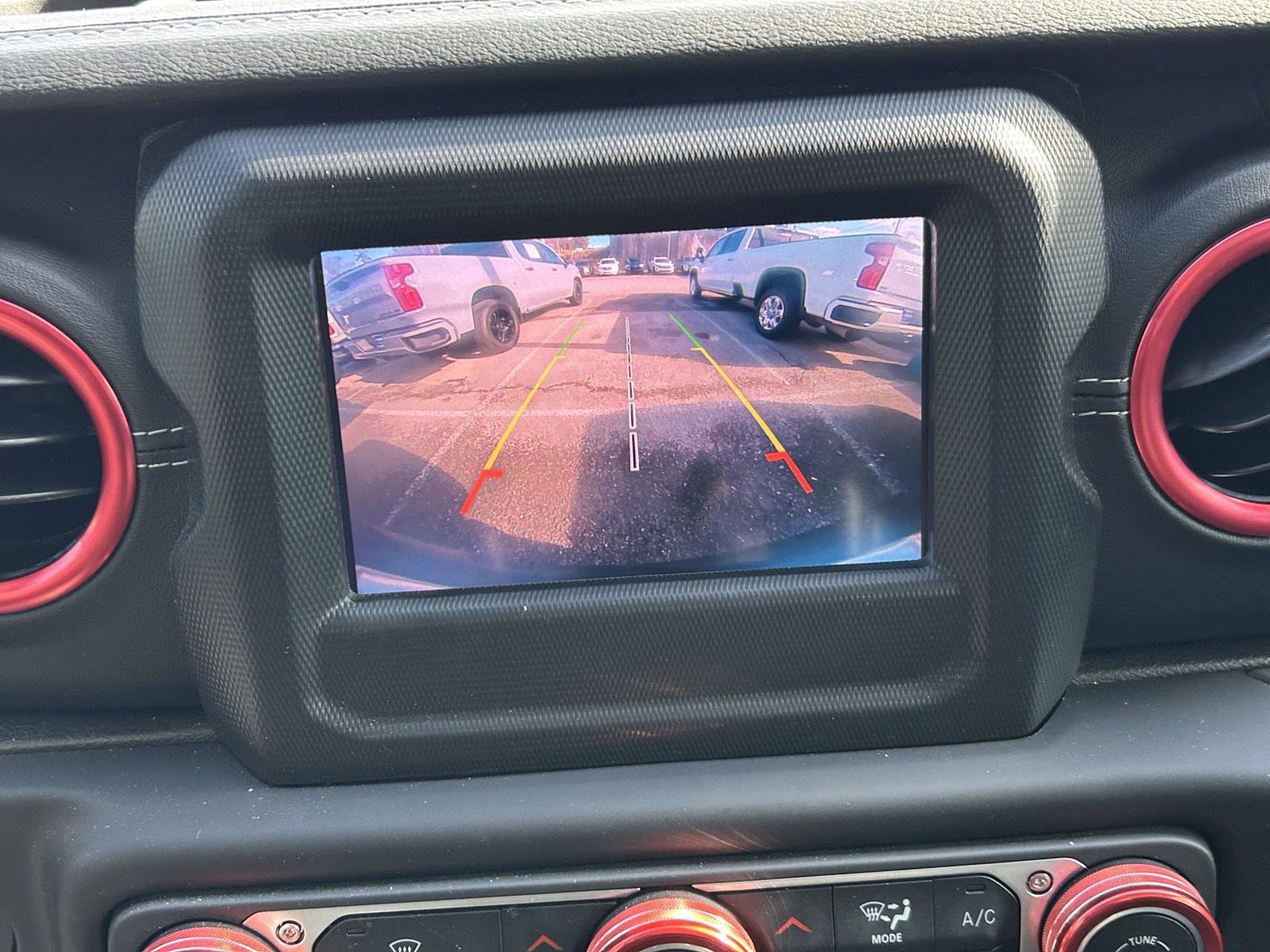 Used 2018 Jeep Wrangler Unlimited Sahara image 23