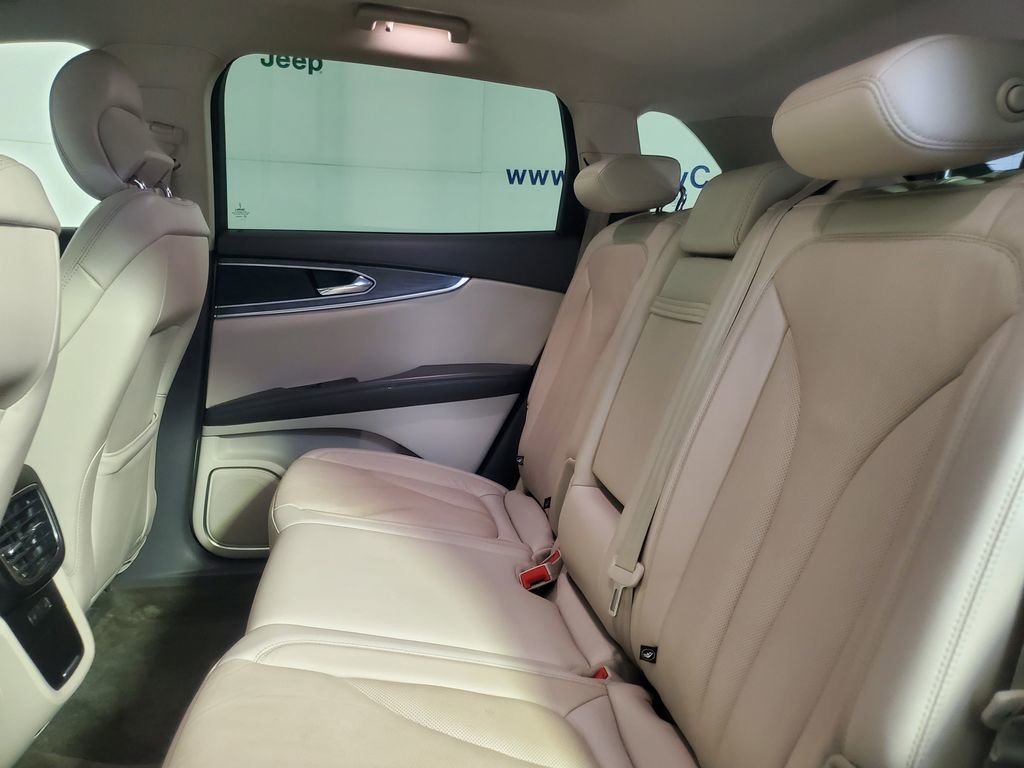 Used 2018 Lincoln MKX Reserve w/ Driver Assistance Package AWD/4WD image 34
