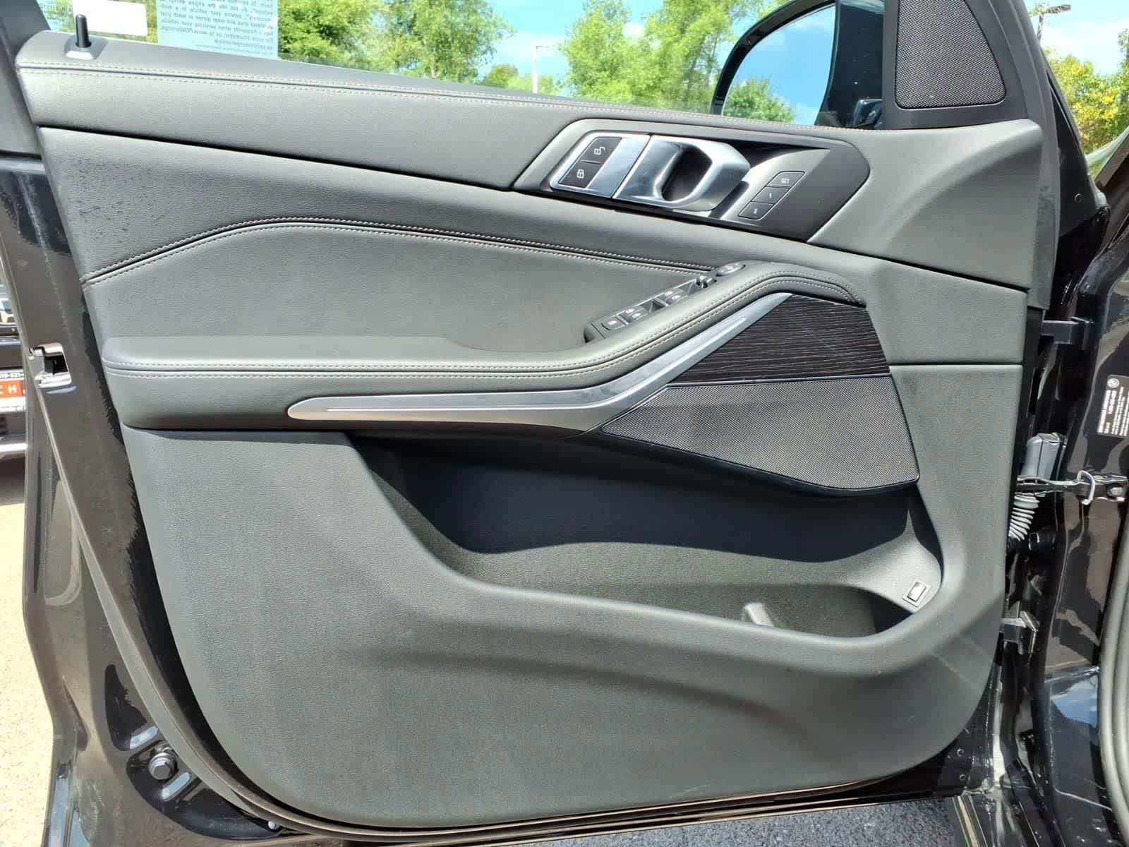 Used 2025 BMW X5 xDrive50e w/ M Sport Package image 13