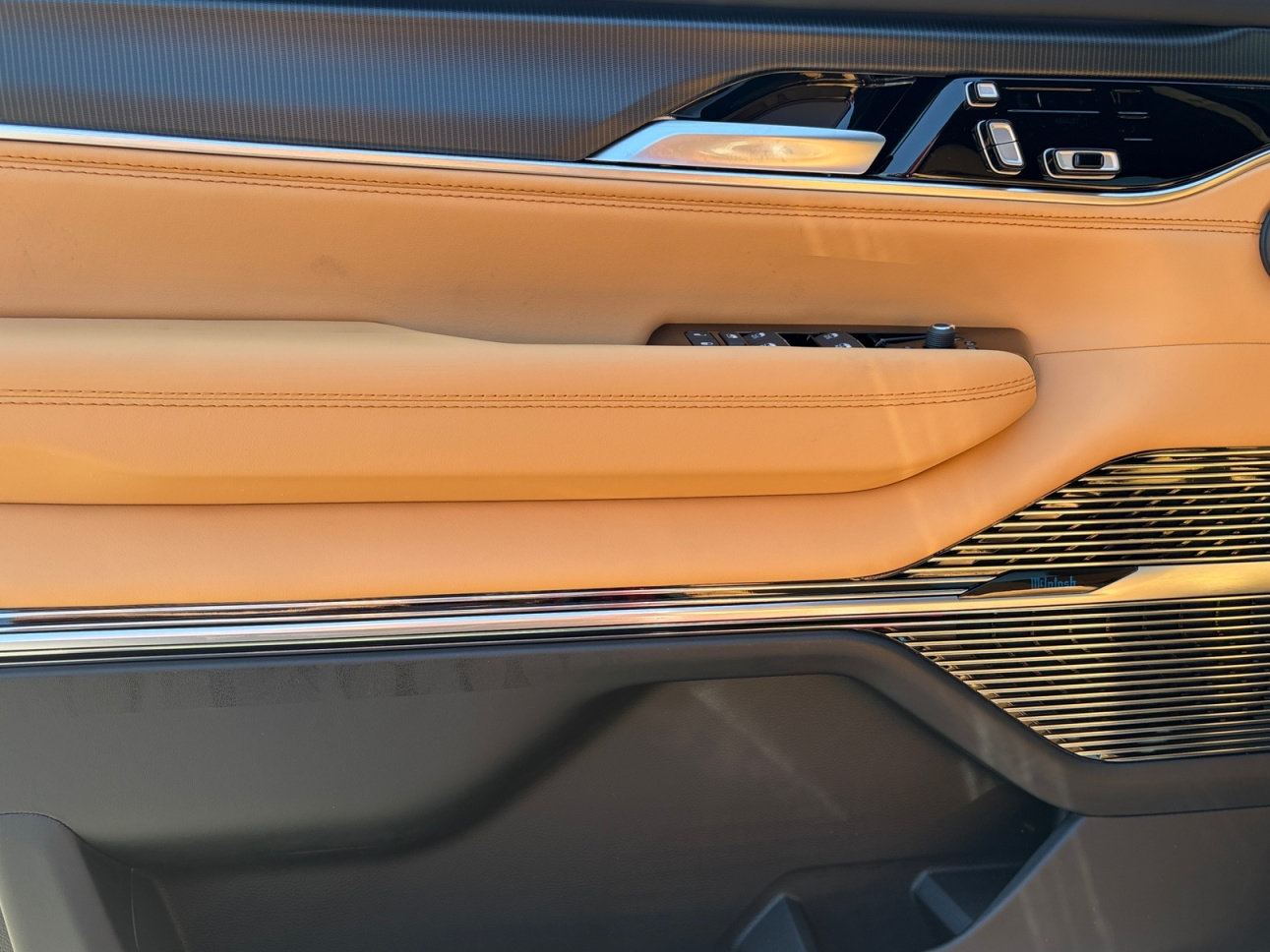 New 2026 Jeep Grand Wagoneer Summit AWD/4WD image 16
