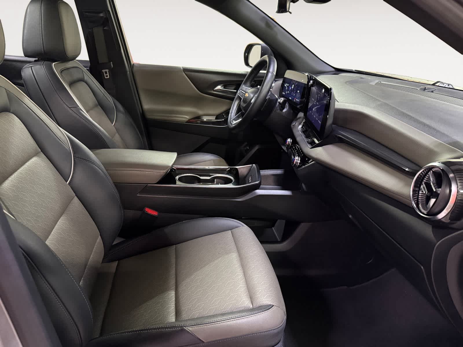 Used 2025 Chevrolet Equinox LT w/ Convenience Package II FWD image 22
