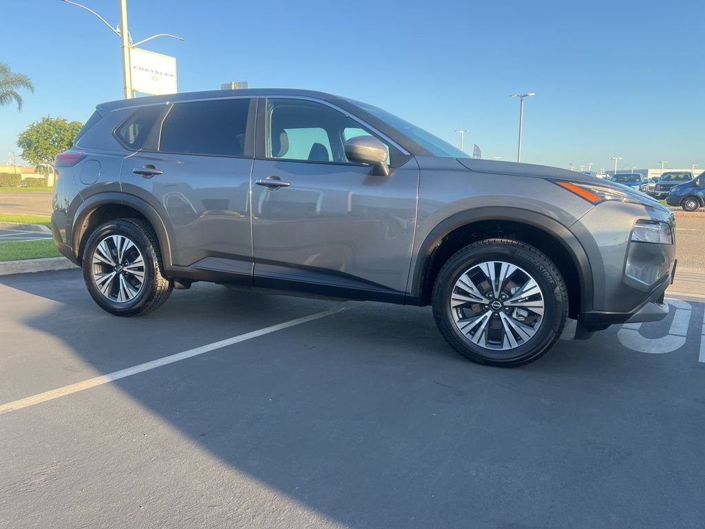 Used 2023 Nissan Rogue SV FWD image 9