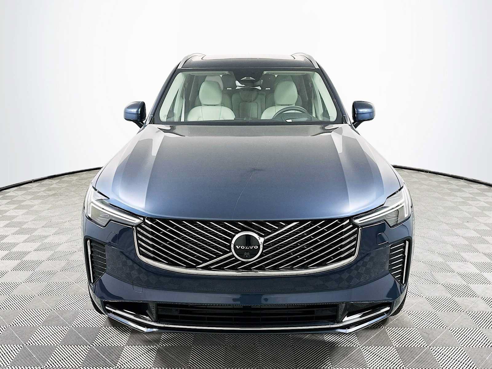 New 2026 Volvo XC90 T8 Ultra w/ Protection Package AWD/4WD image 2