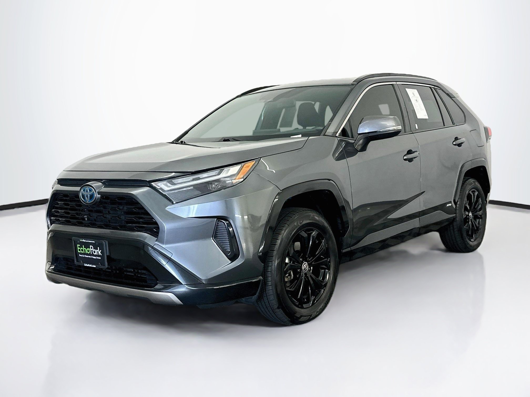 Used 2022 Toyota RAV4 SE w/ Convenience Package AWD/4WD image 3