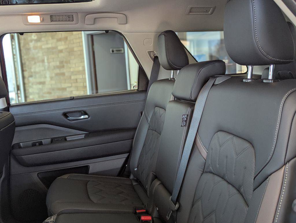 New 2026 Nissan Pathfinder Platinum AWD/4WD image 24