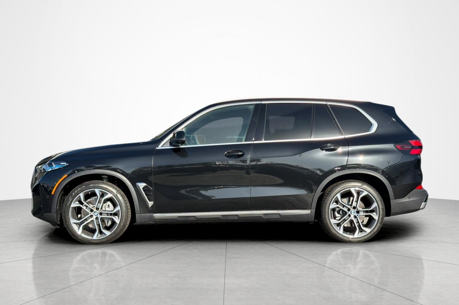 New 2026 BMW X5 xDrive40i w/ Climate Comfort Package AWD/4WD image 2
