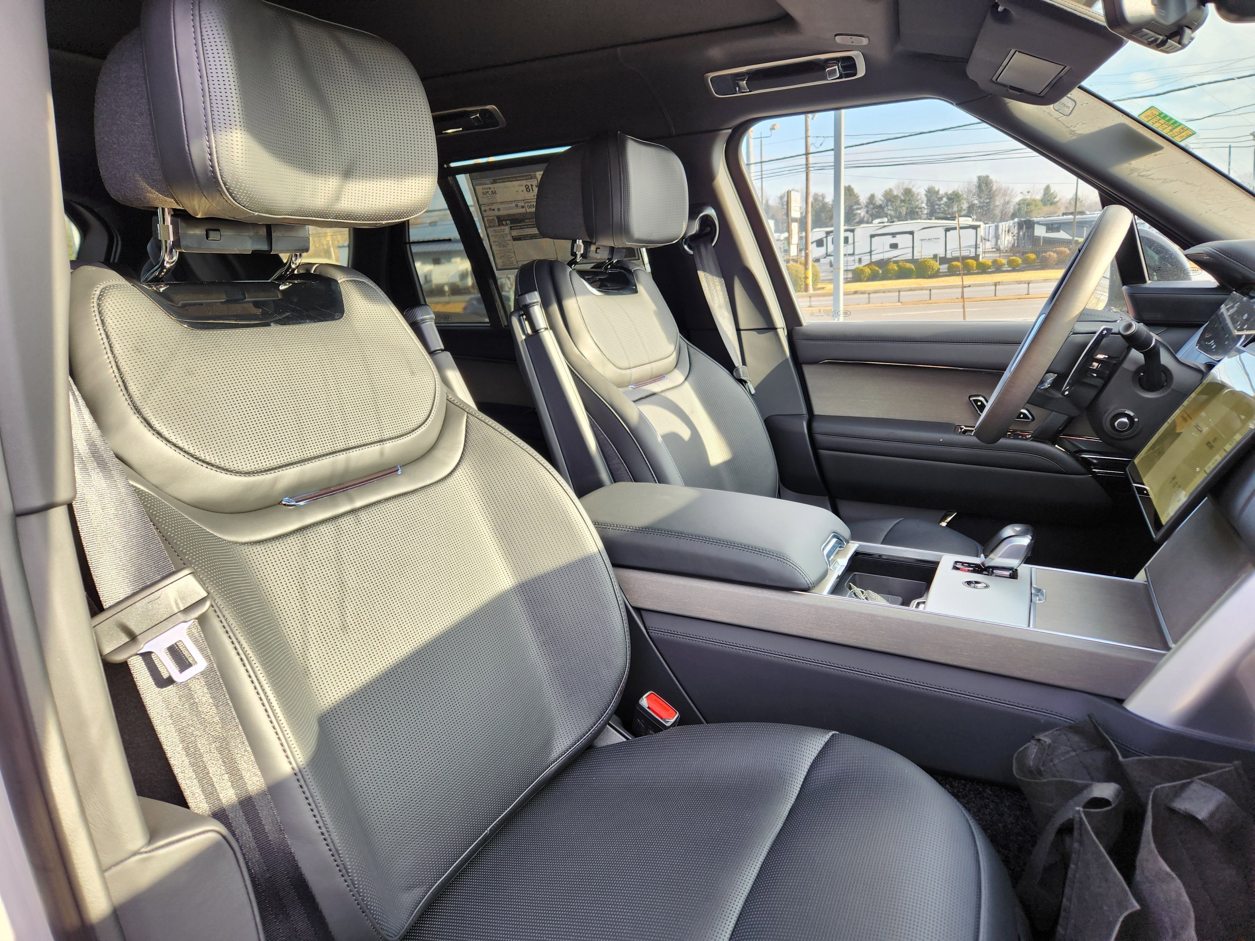 New 2026 Land Rover Range Rover SV image 12