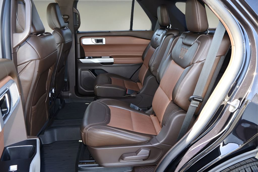 Used 2021 Ford Explorer King Ranch w/ Premium Technology Package image 12