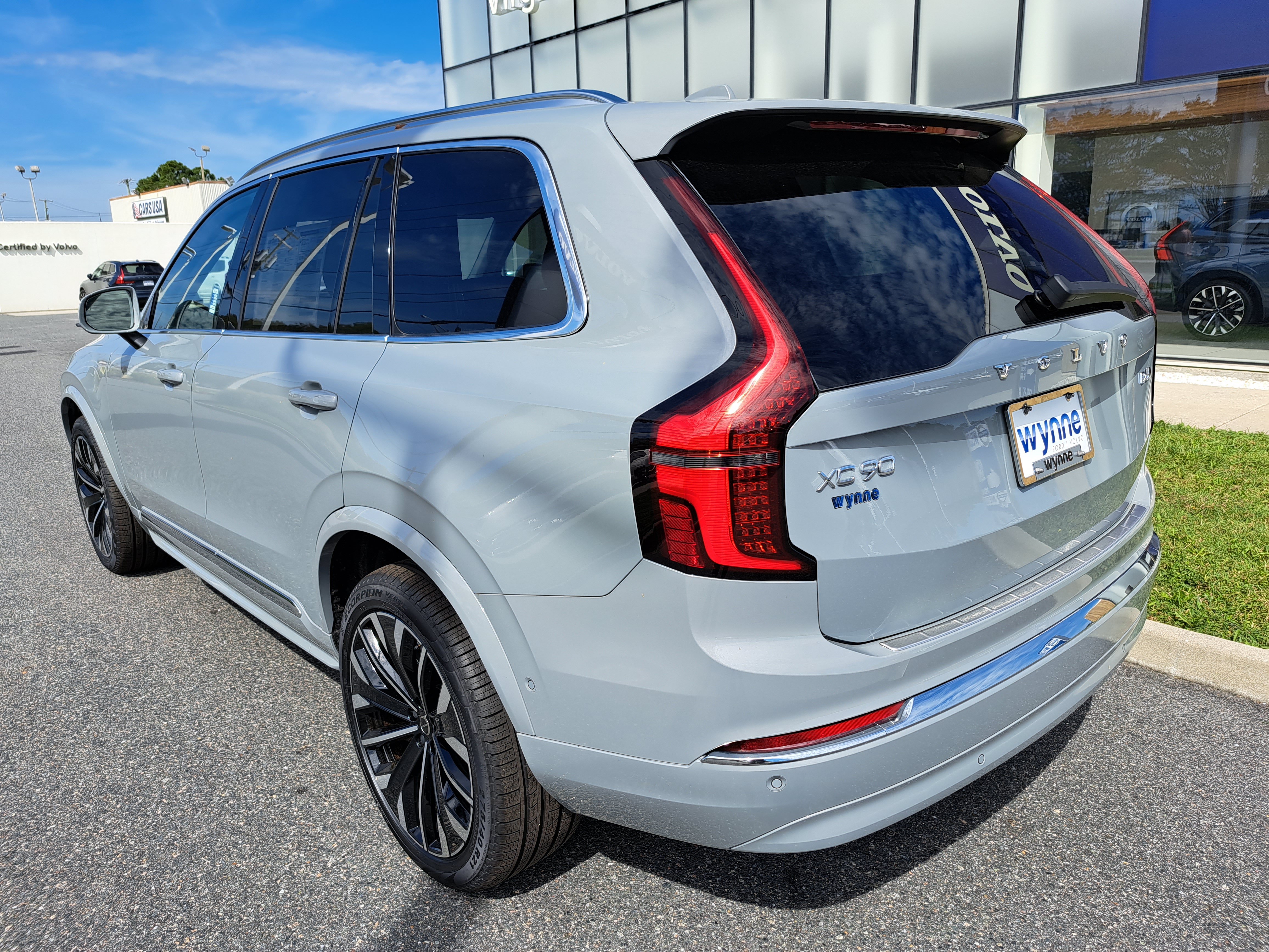 New 2026 Volvo XC90 B6 Plus w/ Protection Package Premier AWD/4WD image 4