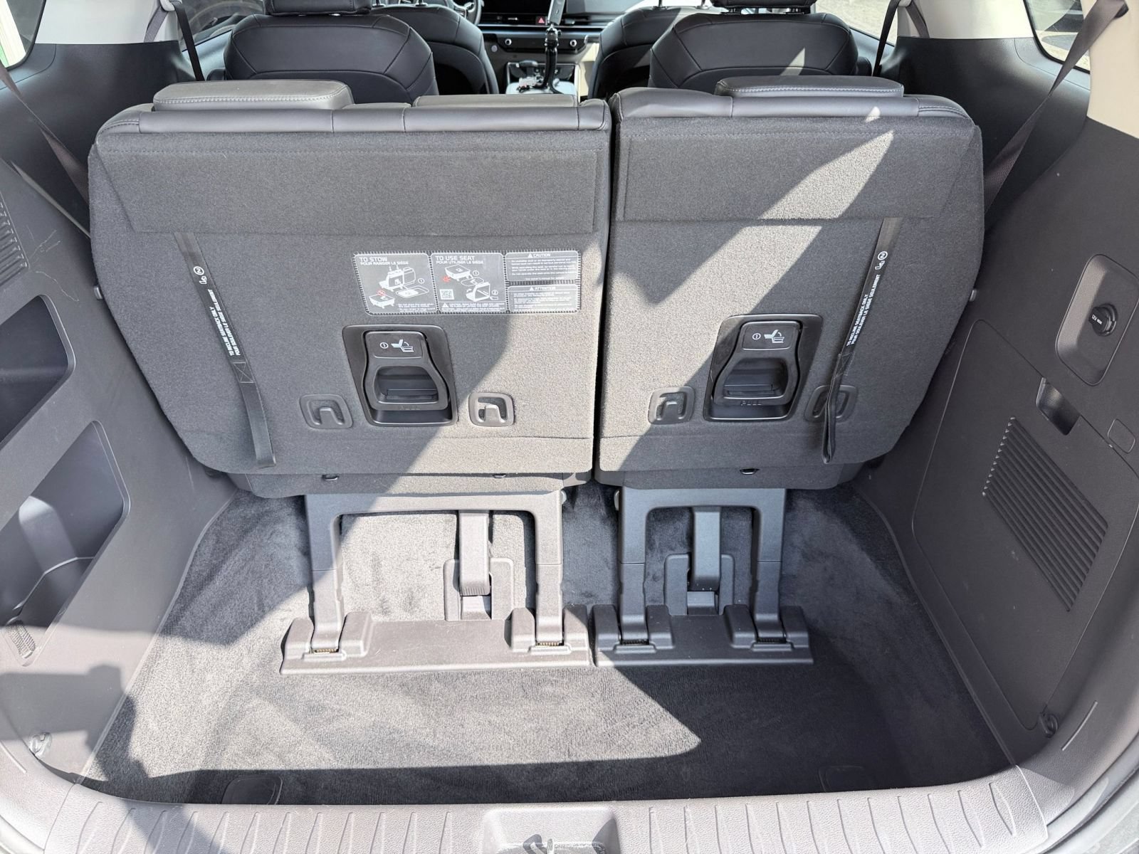 Used 2026 Kia Carnival FWD image 34