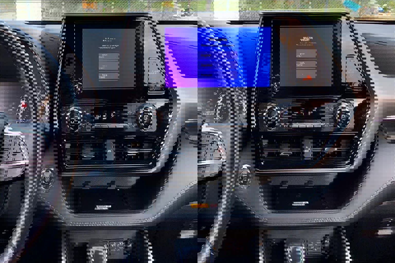 Used 2023 Toyota Highlander XLE image 7