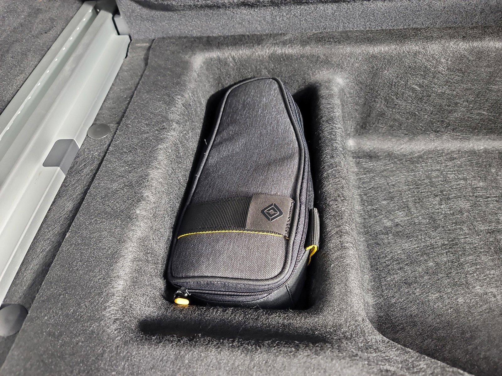 Used 2023 Rivian R1S Adventure image 33