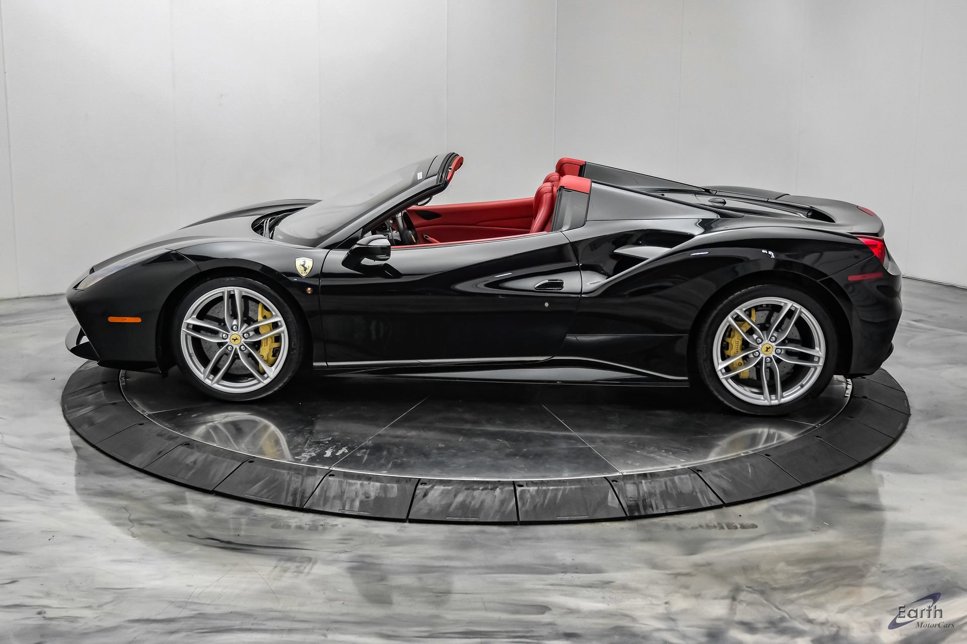 Used 2018 Ferrari 488 Spider RWD image 9