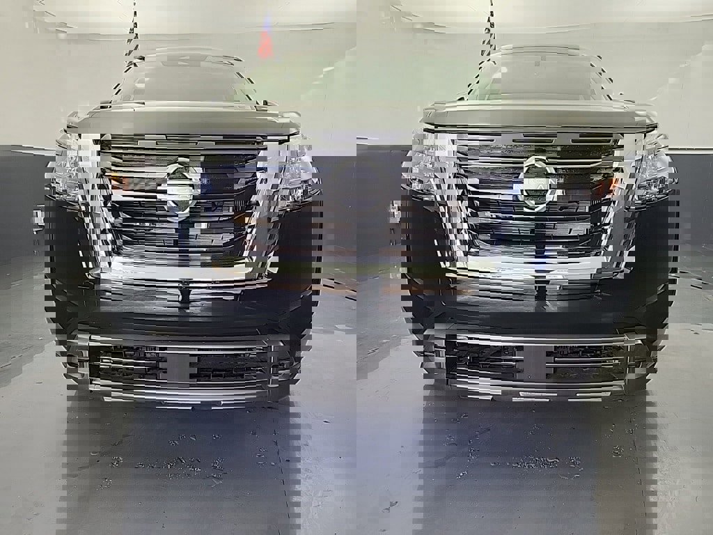 New 2025 Nissan Pathfinder S image 4