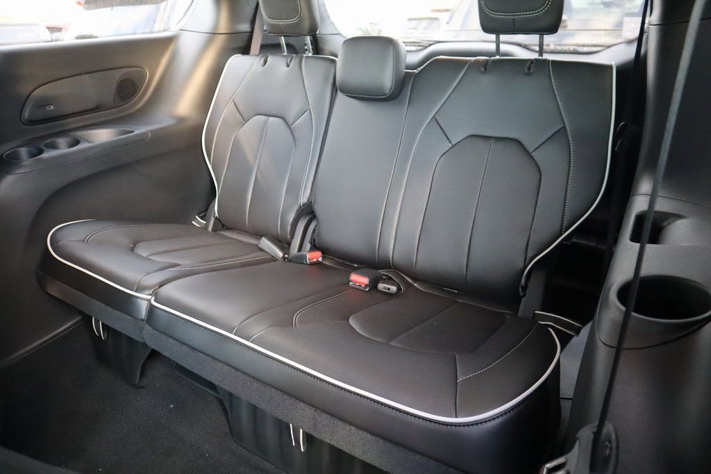 New 2026 Chrysler Pacifica Limited w/ S Appearance Package image 14