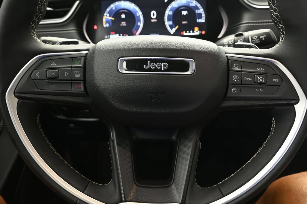Used 2024 Jeep Grand Cherokee Altitude RWD image 27