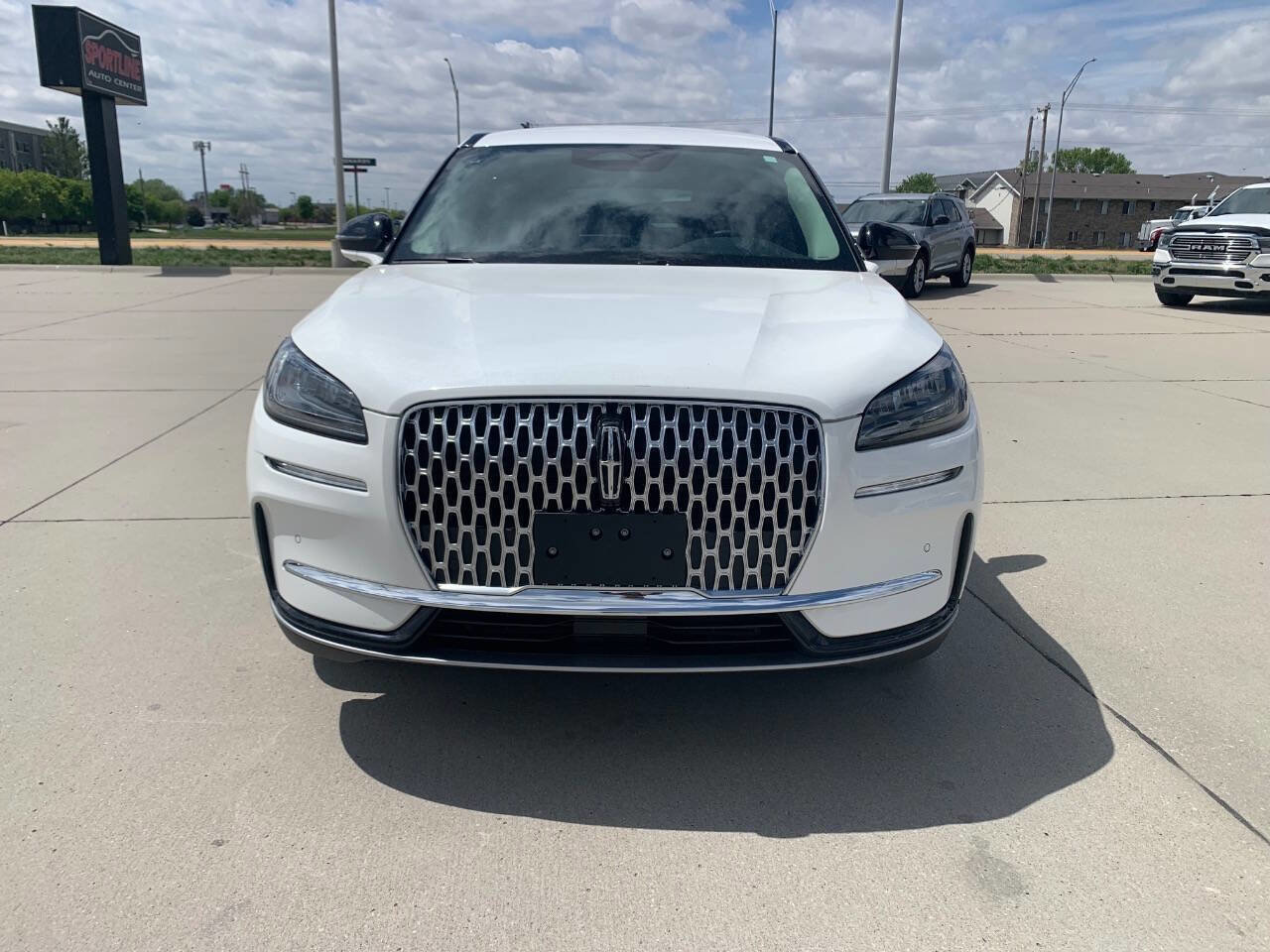 Used 2025 Lincoln Corsair AWD w/ Equipment Group 101A image 4