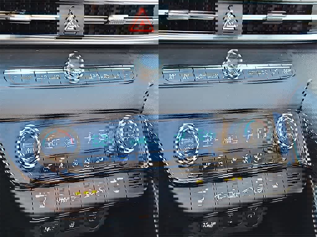 Certified 2024 Hyundai Elantra SEL w/ Convenience Package image 13