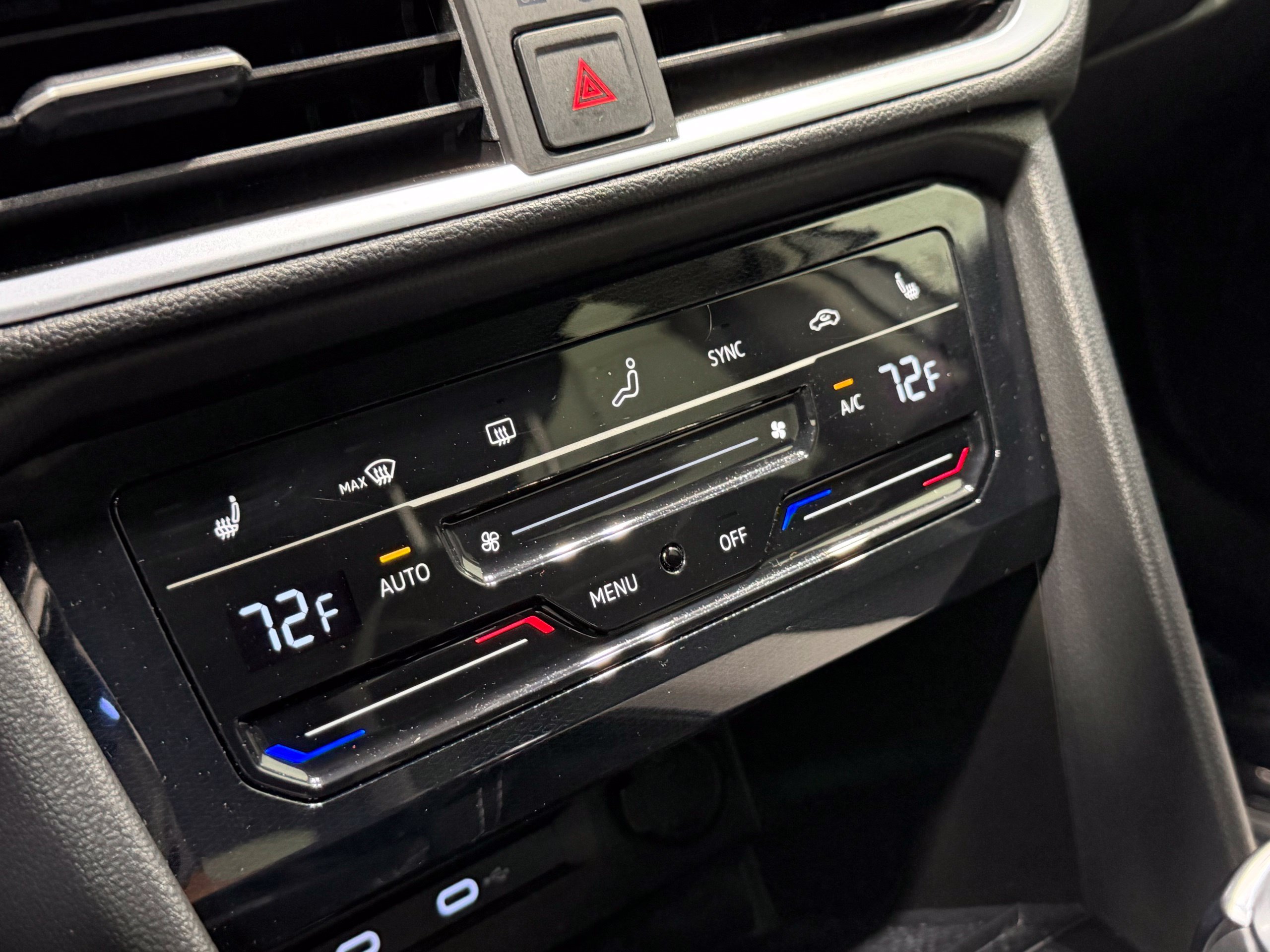 Certified 2025 Volkswagen Taos SE FWD image 44